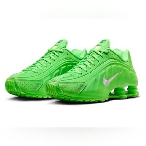 Nike Women Shox R4 Sneakers, Green Strike/Metallic Silver 9.5